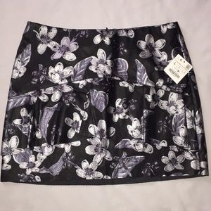 Zara Faux Leather Vegan Skirt with Ruffle Sz Large